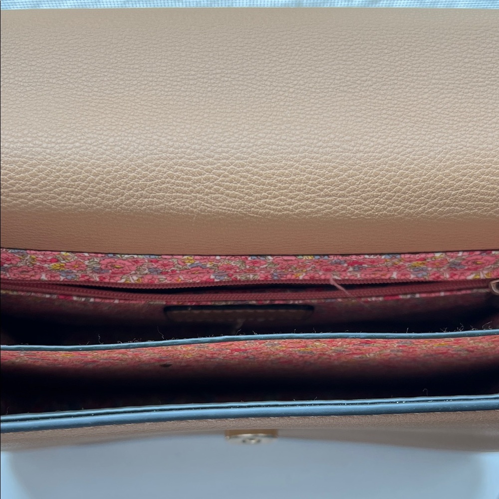 Chic Tan Crossbody Bag - Picture 4 of 5